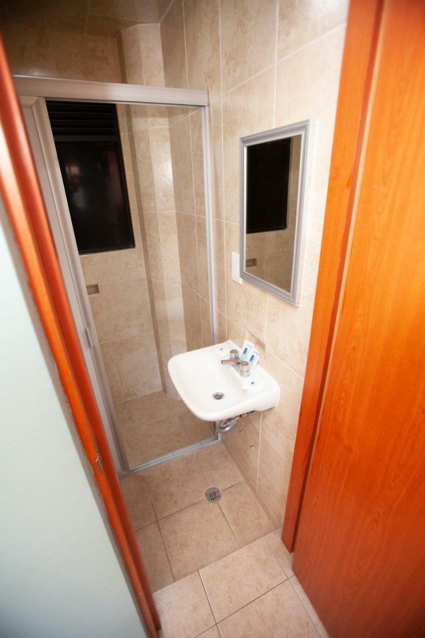 Hotel Lira - Solo Adultos Kota Meksiko Bagian luar foto